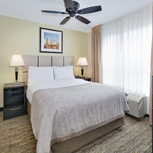One-Bedroom Queen Suite